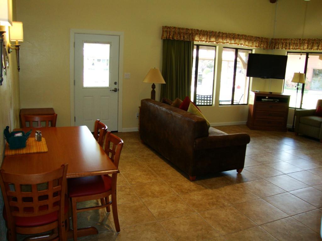 Hotel Roundhouse 5*